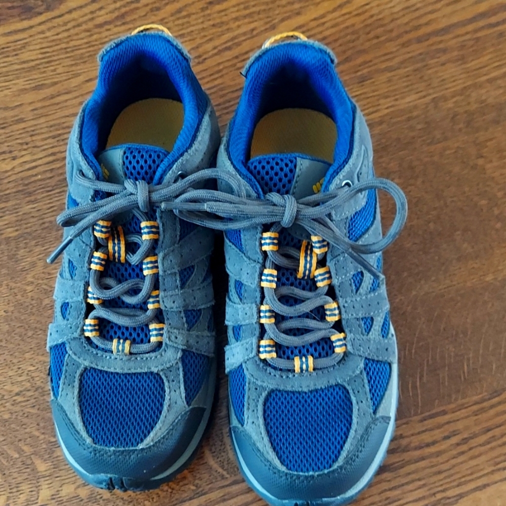 Columbia Boys Size 2 hiking shoes